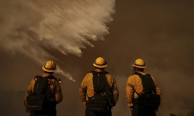 B.C. fire crews sent to fight Los Angeles wildfire: forests minister - https://cdn.connectfm.ca/B.C.-fire-crews.jpg