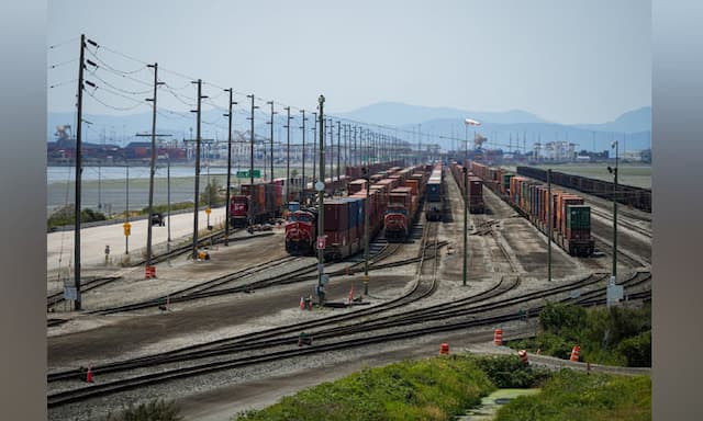 Human smugglers used B.C. freight trains to move people across border, U.S. says - https://cdn.connectfm.ca/B.C.-freight-trains.jpg