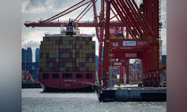 Work Stoppage at BC Ports to Affect $800 Million in Cargo Per Day - https://cdn.connectfm.ca/B.C.-port-strike.jpg