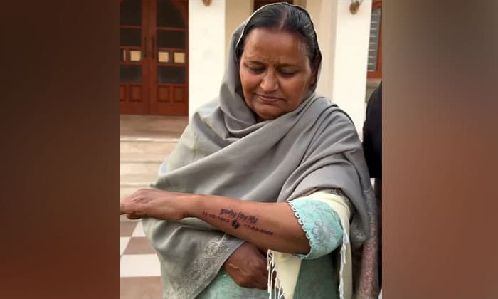 sidhu-moosewalas-mother-gets-tattoos-for-her-sons