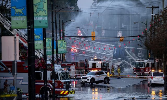 Crane collapses in Vancouver as fire crews battle multiple blazes - https://cdn.connectfm.ca/Crane.jpg