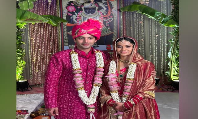 Himansh Kohli Gets Married In Intimate Temple Wedding - https://cdn.connectfm.ca/Himansh-Kohli.jpg