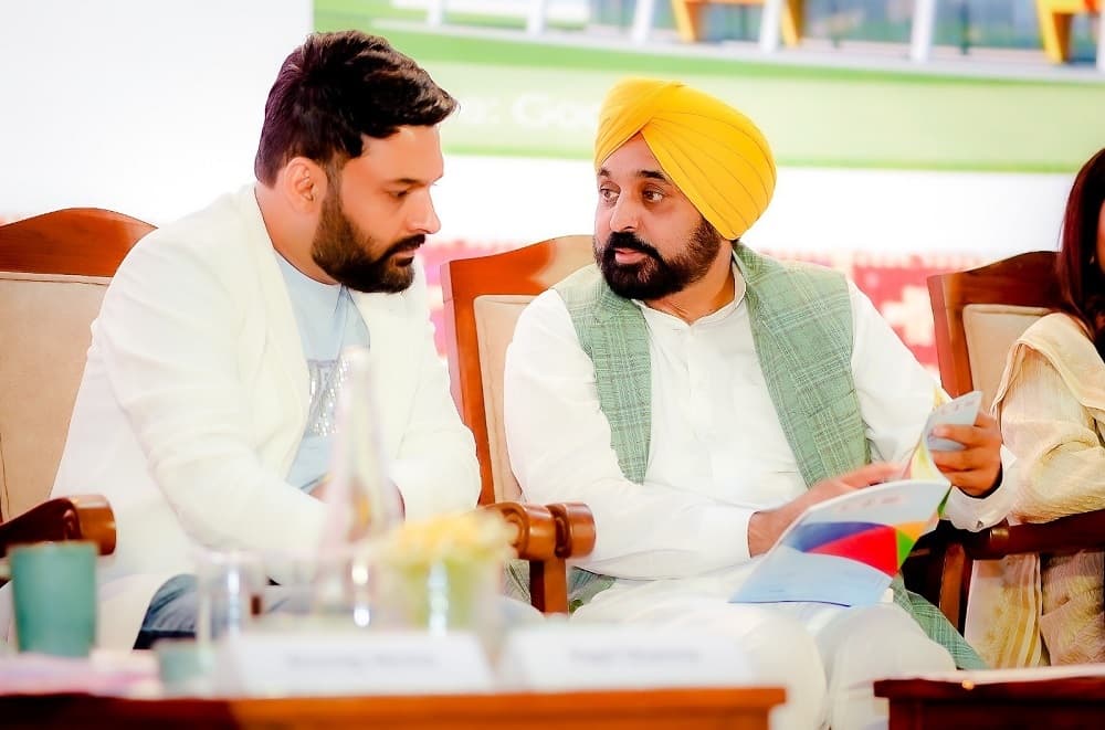 kapil-sharma-praises-bhagwant-mann-at-punjab-tourism-summit-in-mohali