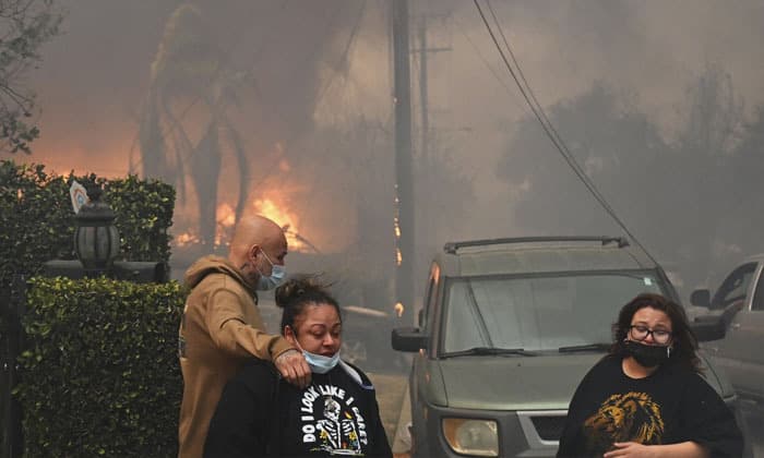 wildfire-in-los-angeles-suburb-forces-mass-evacuations