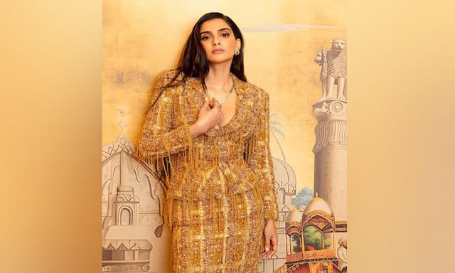 Sonam is the new Dior girl - https://cdn.connectfm.ca/Sonam-Kapoor.jpg