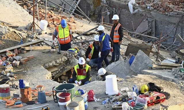 5 workers dead, 49 still missing after a building under construction collapsed in South Africa - https://cdn.connectfm.ca/South-Africa.jpg