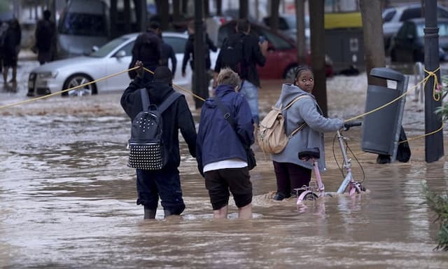 Spanish authorities report 51 dead from flash flooding - https://cdn.connectfm.ca/Spanish-flood.jpg