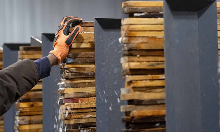 canadas-unemployment-rate-hits-6-9-as-tariffs-hit-manufacturing-sector