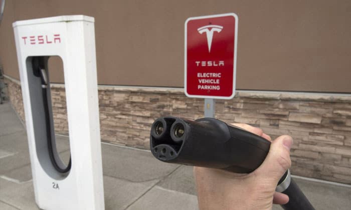 bc-hydro-bans-tesla-from-charger-rebate-program-as-part-of-tariff-fight