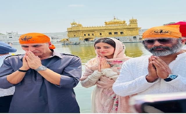 Team Kesari 2 visits Darbar Sahib - https://cdn.connectfm.ca/akshay-kumar_2025-04-15-121646_eugc.jpg