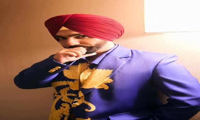 Singer and actor Amy Virk's father unanimously became Sarpanch - https://cdn.connectfm.ca/ammmy-virk.jpg