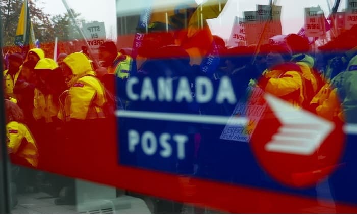 canada-post-strike-on-day-26-as-union-sends-new-proposals