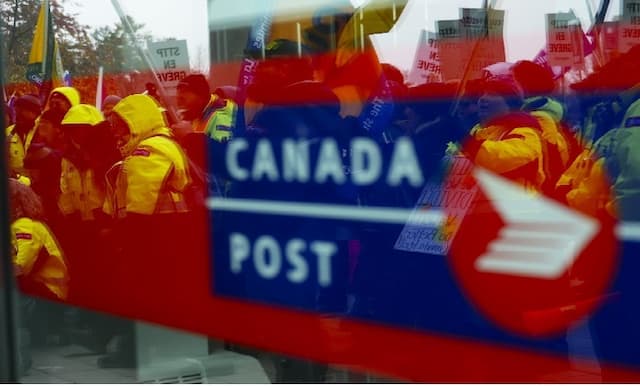 Canada Post strike on day 26 as union sends new proposals - https://cdn.connectfm.ca/canada-post-1.jpg