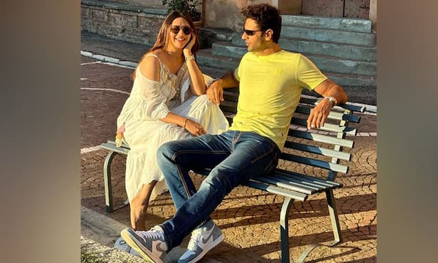 Divyanka and Vivek Dahiya robbed - https://cdn.connectfm.ca/divyankatripathidahiya.jpg