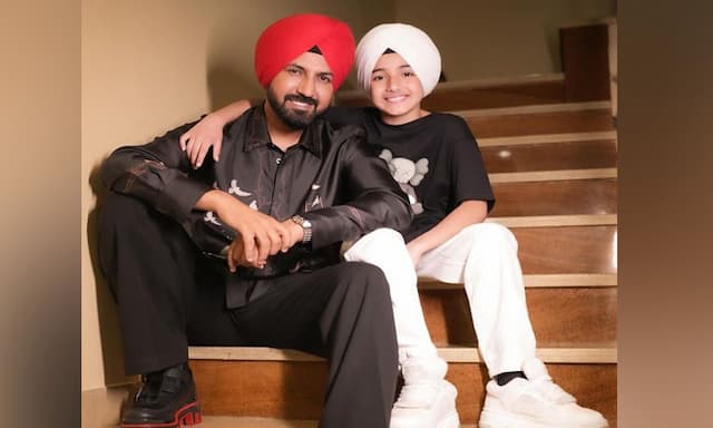 We make sure my kids speak Punjabi: Gippy Grewal - https://cdn.connectfm.ca/father-son.jpg