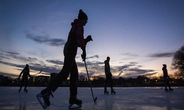 Quebec tables bill to formally make hockey its 'national' sport - https://cdn.connectfm.ca/hockey.jpg