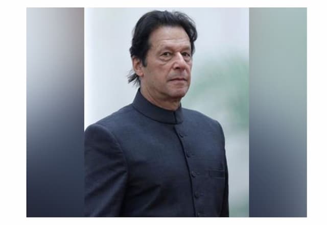 Imran Khan's Party Ends Protest - https://cdn.connectfm.ca/imran_210629_135812.jpg