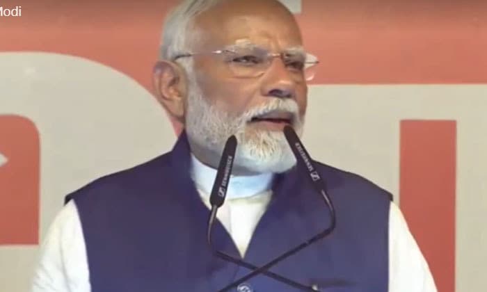 pm-modis-direct-warning-to-pakistan-terror-and-trade-cannot-go-together