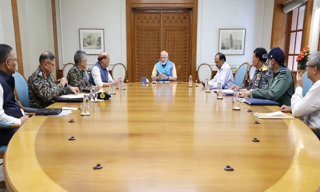 PM Modi holds meeting with CDS and three service chiefs - https://cdn.connectfm.ca/narinder-modi_2025-05-10-092716_kuzs.jpg