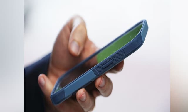 Cell Phone Scams on the Rise in Edmonton - https://cdn.connectfm.ca/phone.jpg