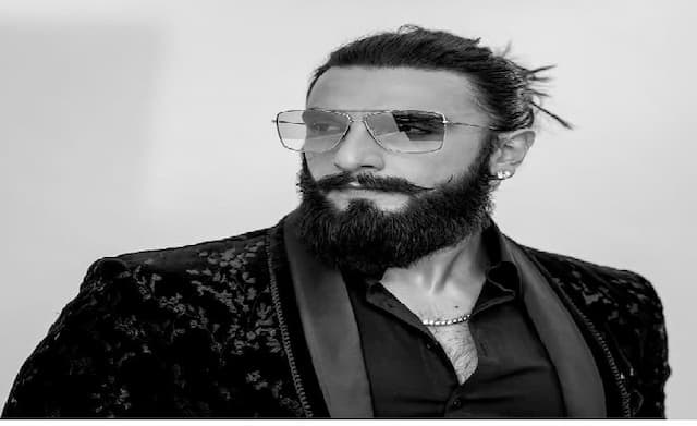 Ranveer Singh follows Sidhu Moosewala's father on Instagram - https://cdn.connectfm.ca/ranveersingh.jpg