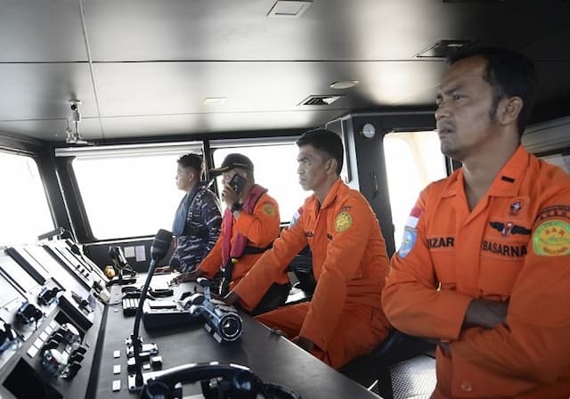 Weeping, weak and soaked, dozens of Rohingya refugees rescued after night on hull of capsized boat - https://cdn.connectfm.ca/refugees-rescued.jpg