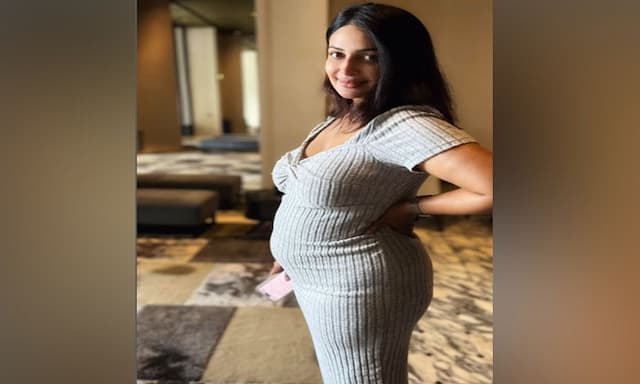 Good Newz for Rubina & Gurbakhsh Chahal - https://cdn.connectfm.ca/rubina-bajwa.jpg