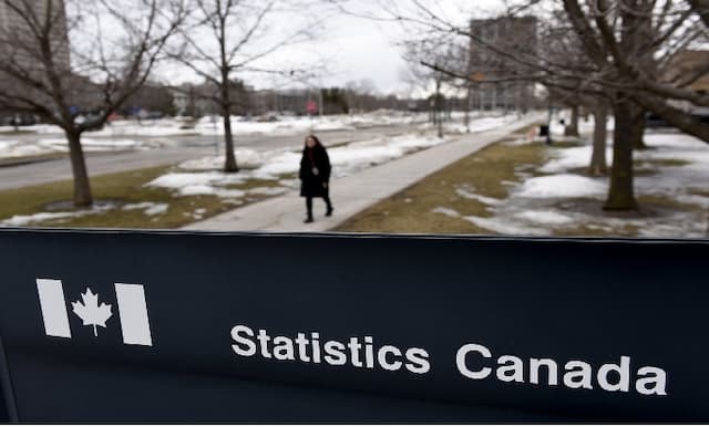 Canada's economy grew 2.2% annualized in Q1 as businesses raced to beat tariffs - https://cdn.connectfm.ca/statistics-canada_2025-01-31-144935_losc.jpg