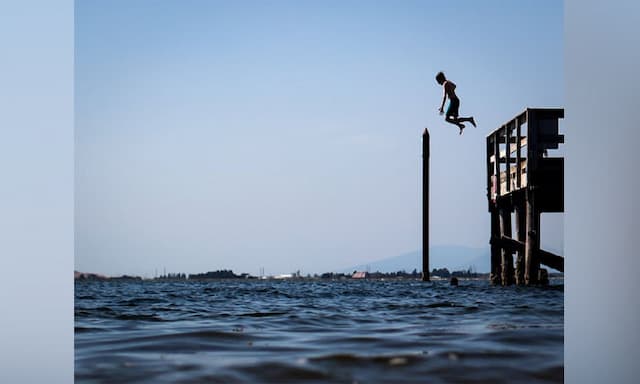 Forecasters warn B.C. to prepare for hot summer: forecast outlook - https://cdn.connectfm.ca/summer.jpg