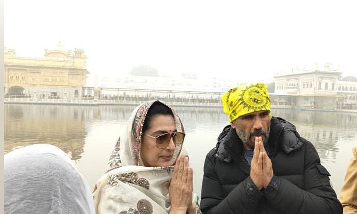 suniel-mana-shetty-visit-darbar-sahib