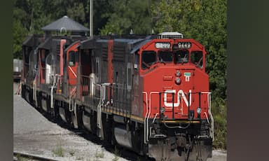 gunmen-open-fire-on-train-in-pakistan