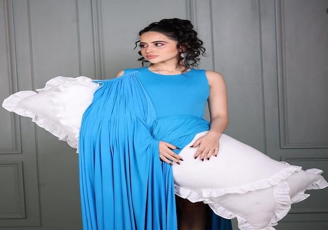 Uorfi Javed Set To Mark Bollywood Debut With Love Sex Aur Dhoka 2 - https://cdn.connectfm.ca/urfi.jpg