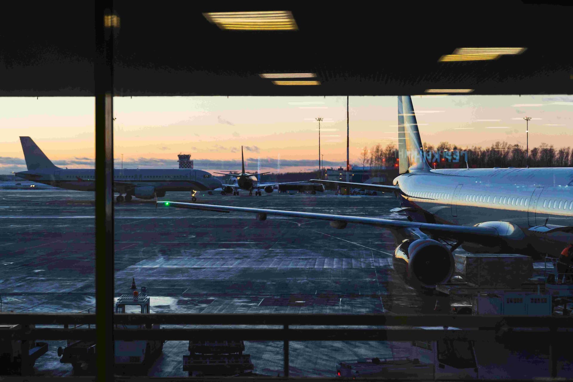 food-service-workers-walk-off-the-job-at-vancouver-airport-for-one-day-strike