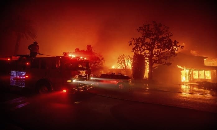 california-governor-says-pacific-palisades-wildfire-has-destroyed-many-structures-as-winds-kick-up